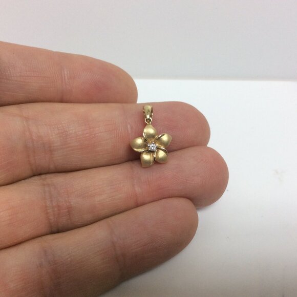 14K REAL SOLID YELLOW GOLD Plumeria Flower diamond charm pendant 1.3gr - Picture 4 of 6
